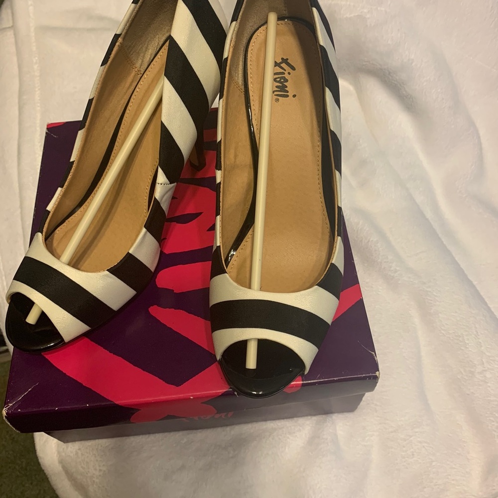 Black white strip heels